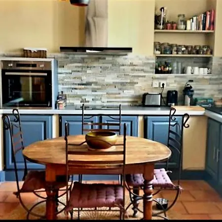 Maison Nimoise Сasa de vacaciones Nimes